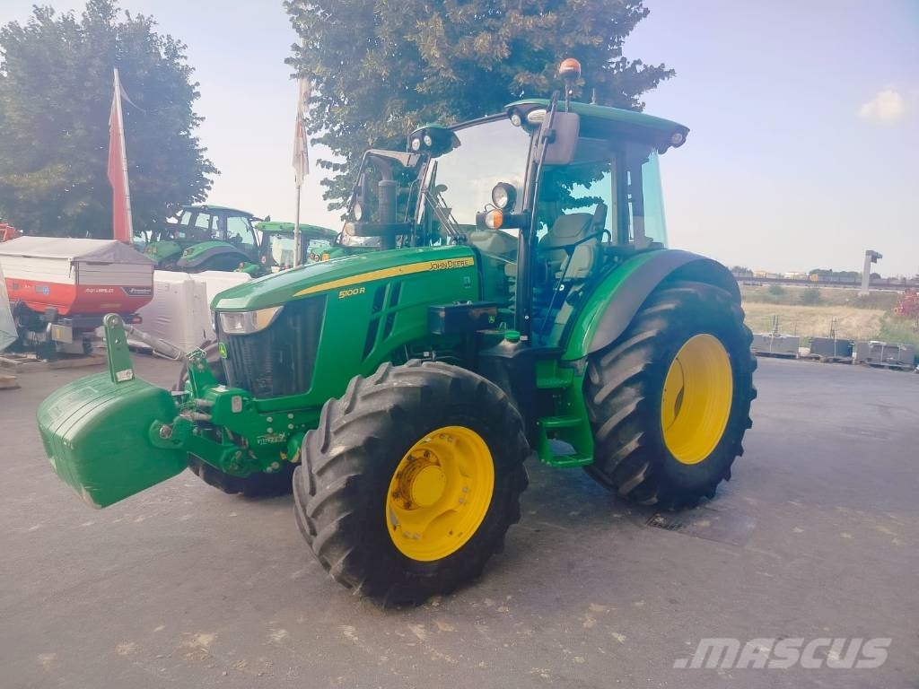 John Deere 5100R الجرارات