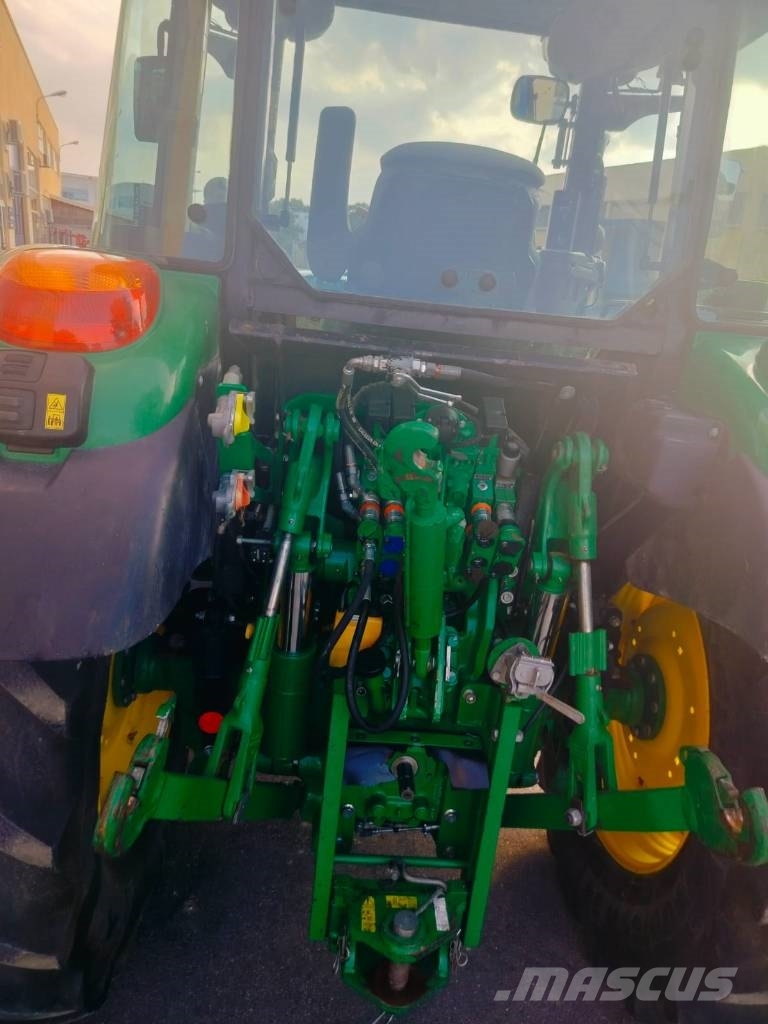 John Deere 5100R الجرارات