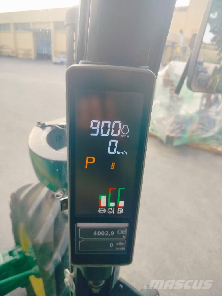 John Deere 5100R الجرارات