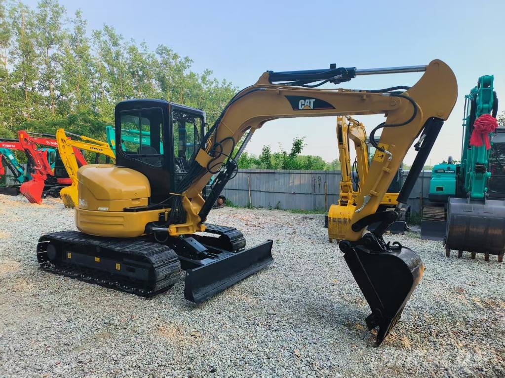 CAT 304 CR 소형 굴삭기 7톤 미만