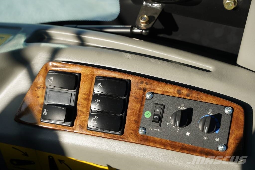 YTO NMF 704C traktor utan lastare KAMPANJ Traktorji