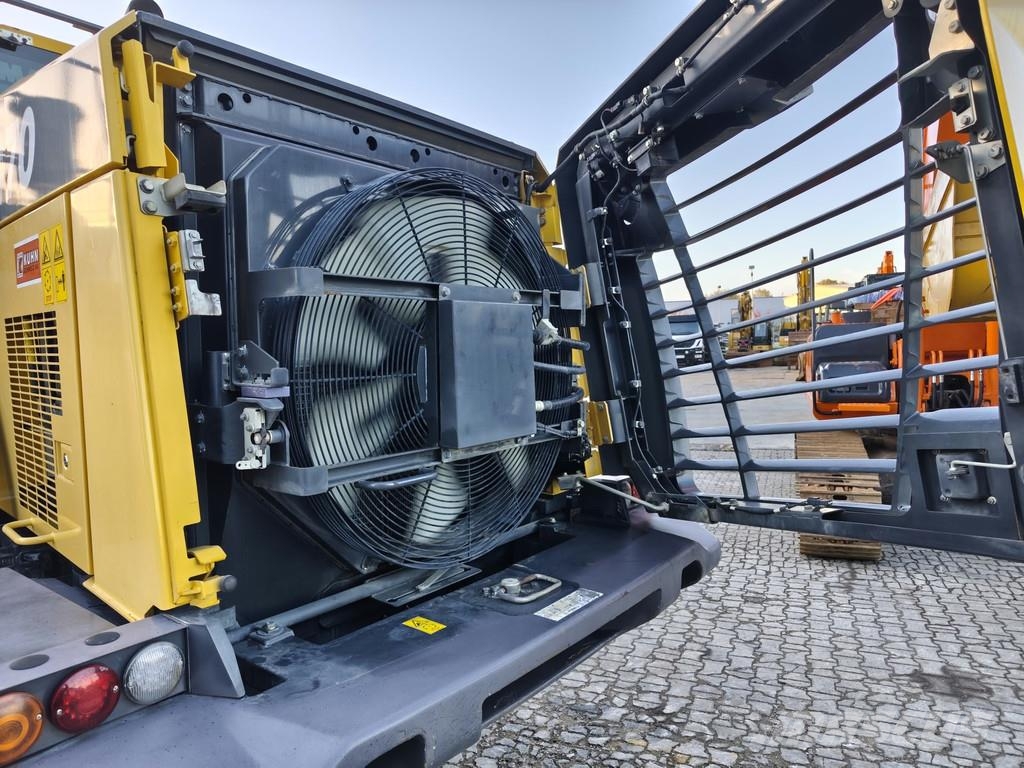 Komatsu WA 470-8 . Pyöräkuormaajat