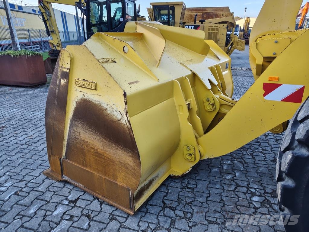 Komatsu WA 470-8 . Pyöräkuormaajat
