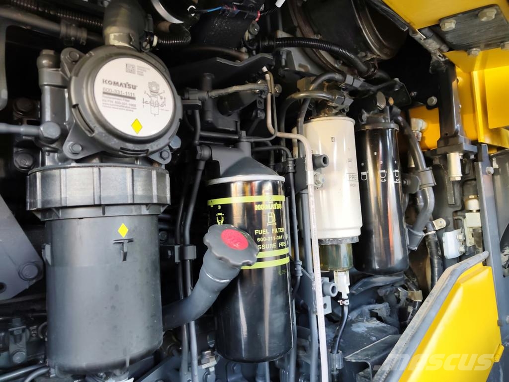 Komatsu WA 470-8 . Pyöräkuormaajat
