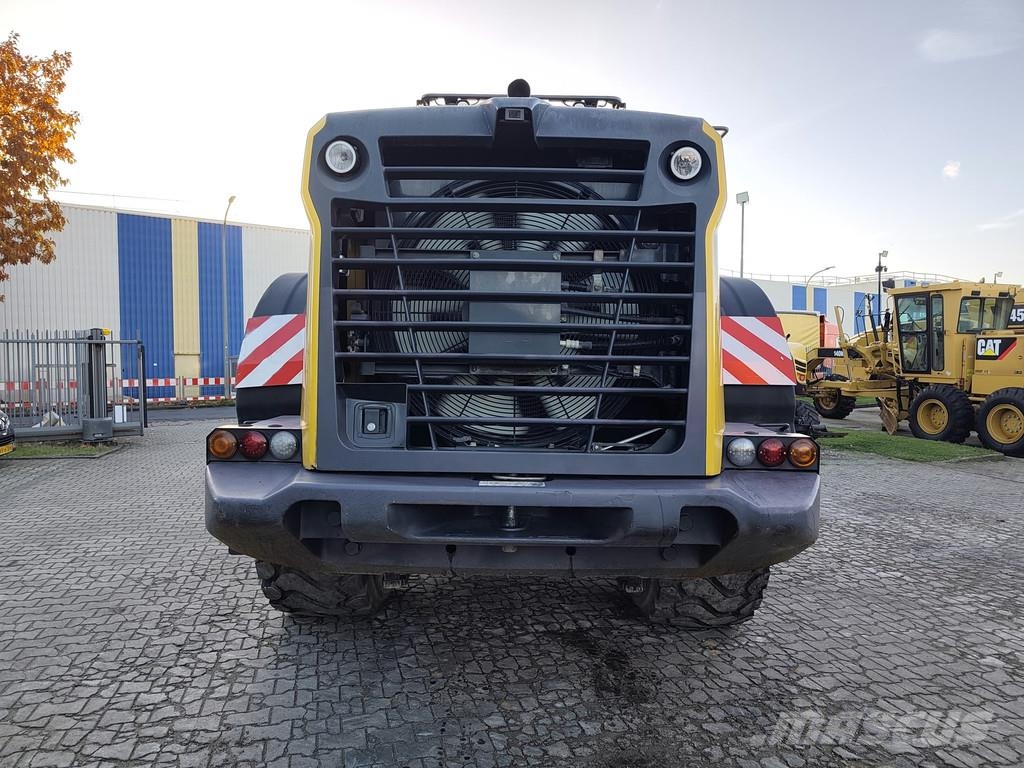 Komatsu WA 470-8 . Pyöräkuormaajat