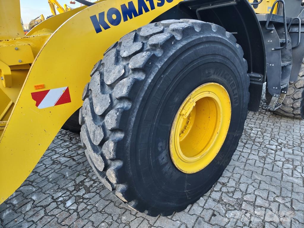 Komatsu WA 470-8 . Pyöräkuormaajat