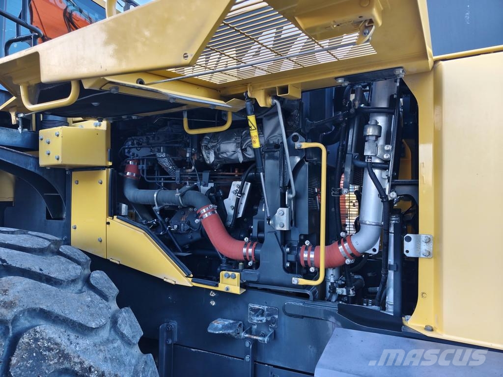 Komatsu WA 470-8 . Pyöräkuormaajat