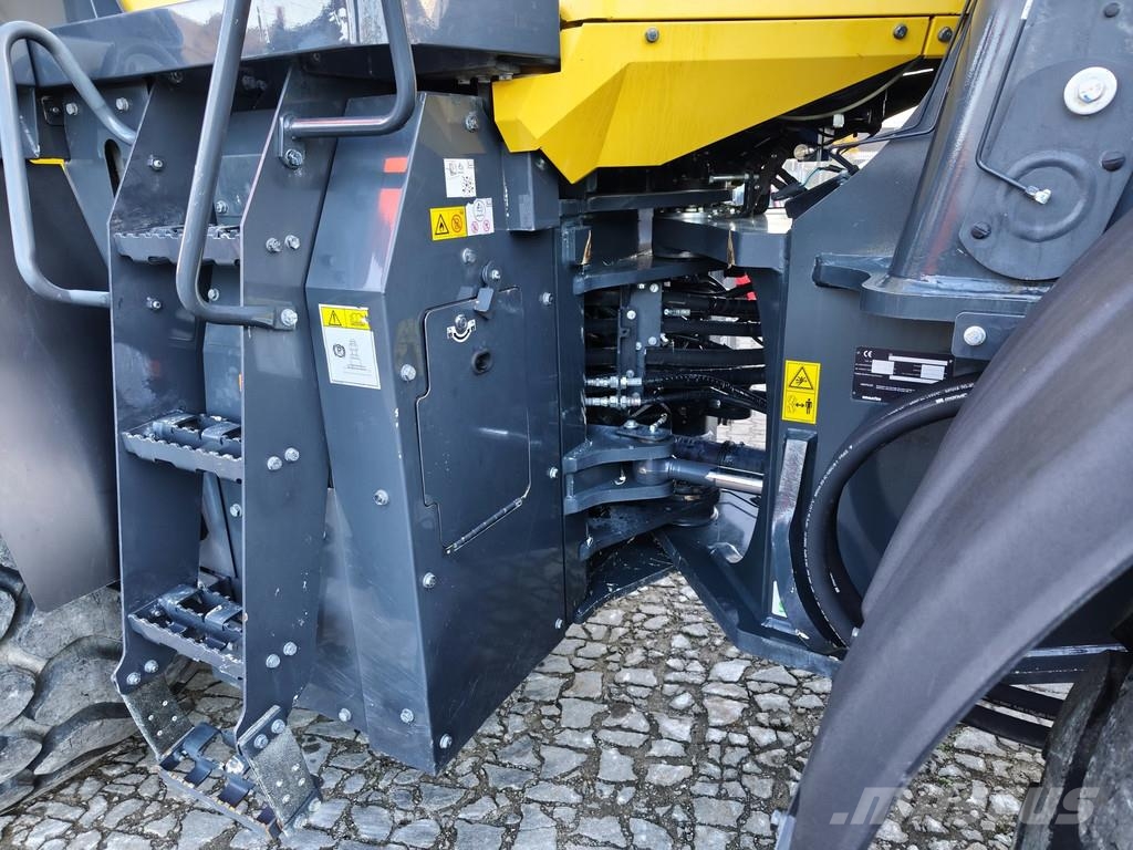 Komatsu WA 470-8 . Pyöräkuormaajat