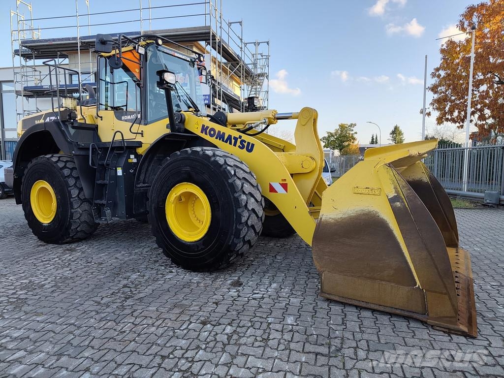 Komatsu WA 470-8 . Pyöräkuormaajat