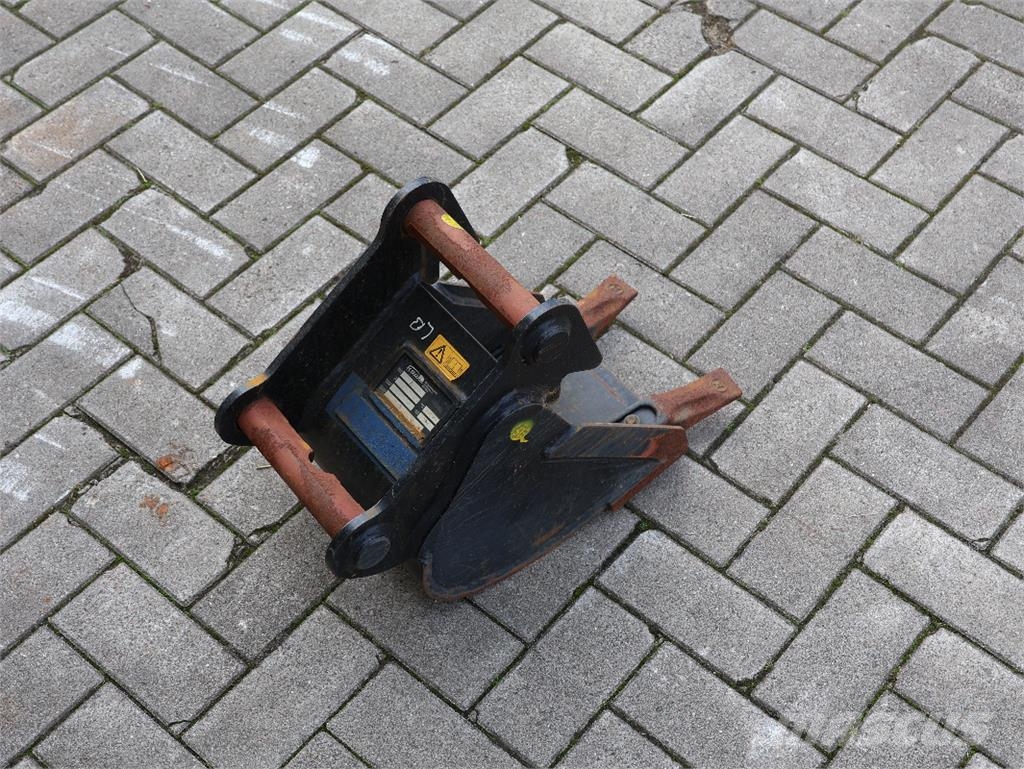 TIEFLÖFFEL 250 MM BREIT, Excavator