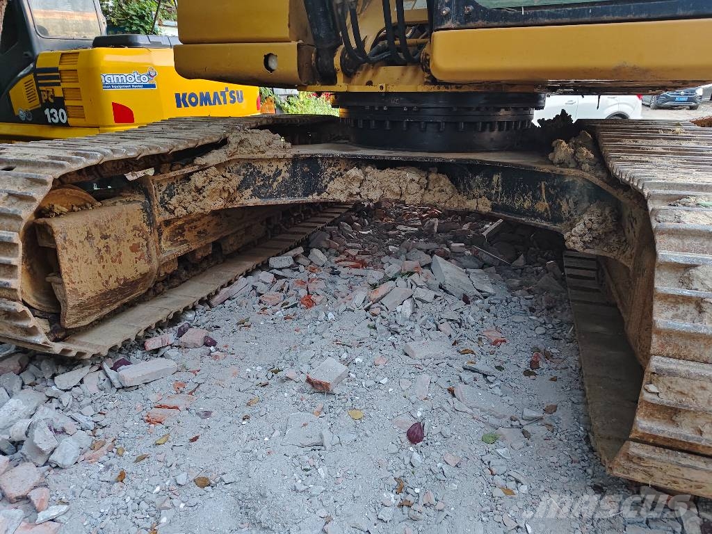 CAT 323 Kāpurķēžu ekskavatori