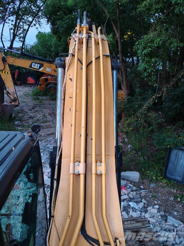 CAT 323 Kāpurķēžu ekskavatori