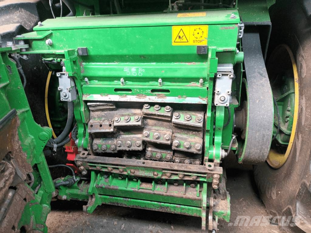 John Deere 8300 حصادات الأعلاف