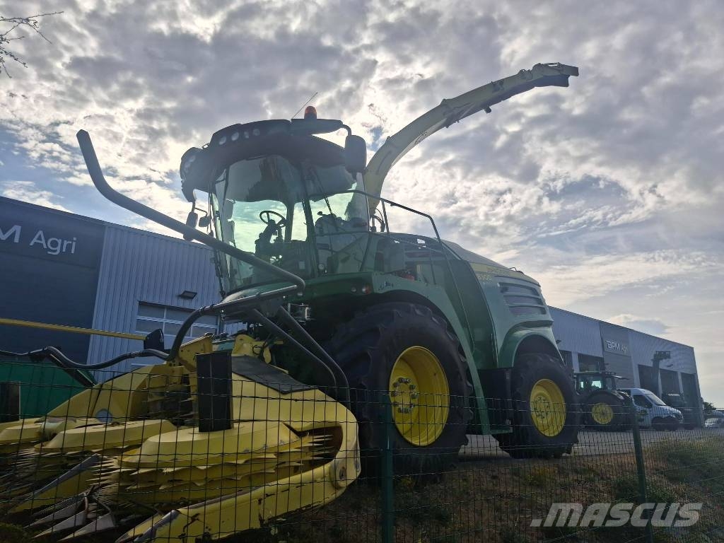 John Deere 8300 حصادات الأعلاف