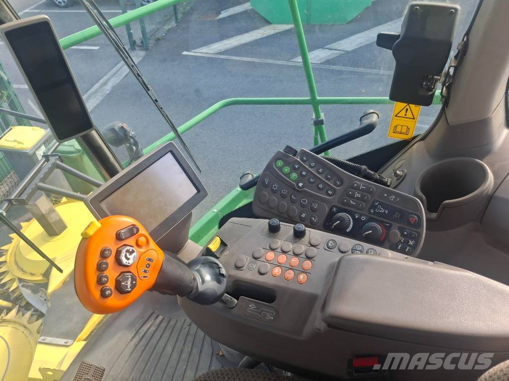 John Deere 8300 حصادات الأعلاف