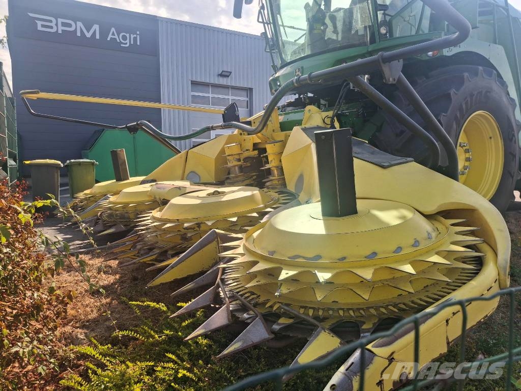 John Deere 8300 حصادات الأعلاف