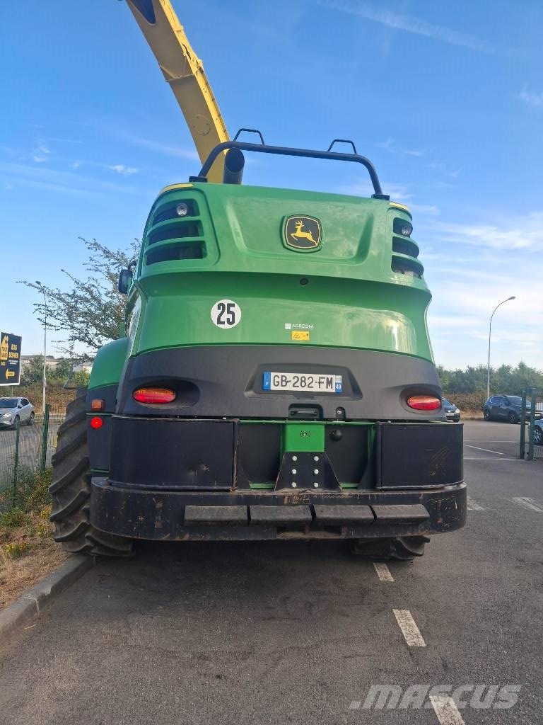 John Deere 8300 حصادات الأعلاف