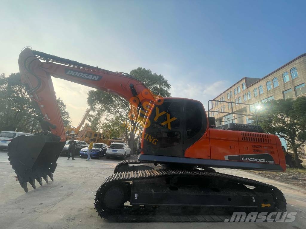 Doosan DX 300 LC Raupenbagger
