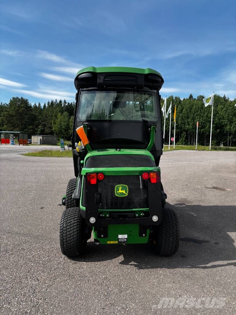 John Deere 1585 ركوب الحشائش
