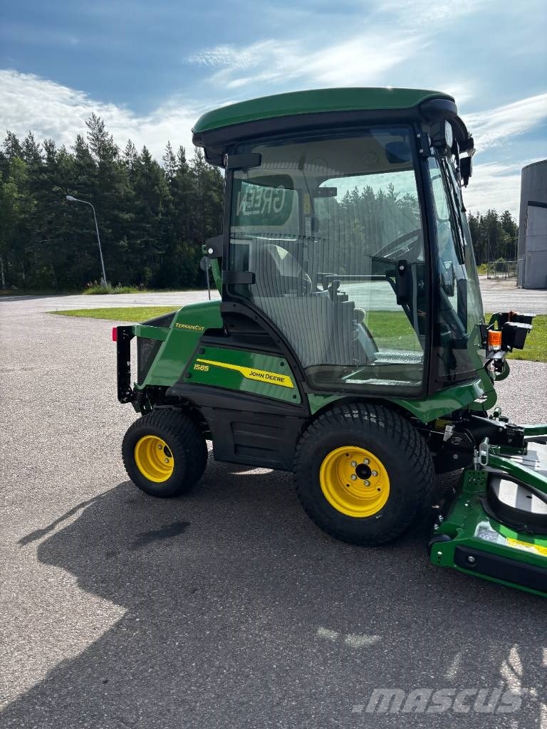 John Deere 1585 ركوب الحشائش