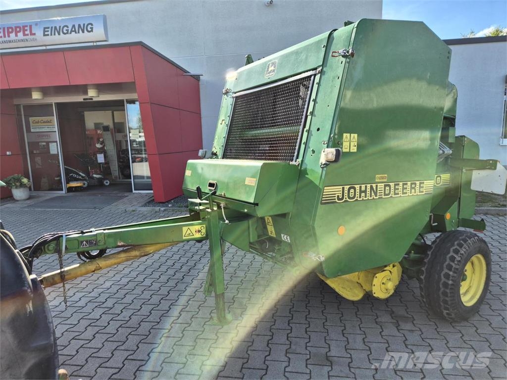 John Deere 570 Рулонні прес-підбирачі