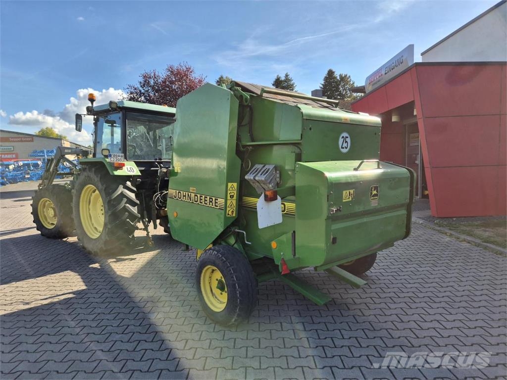 John Deere 570 Рулонні прес-підбирачі