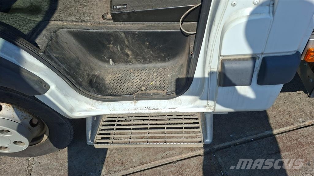 Renault MASCOTT DXI 150.65 + MP 13-2 شاحنات بمقصورة وهيكل