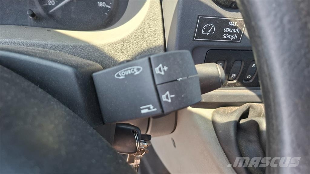 Renault MASCOTT DXI 150.65 + MP 13-2 شاحنات بمقصورة وهيكل