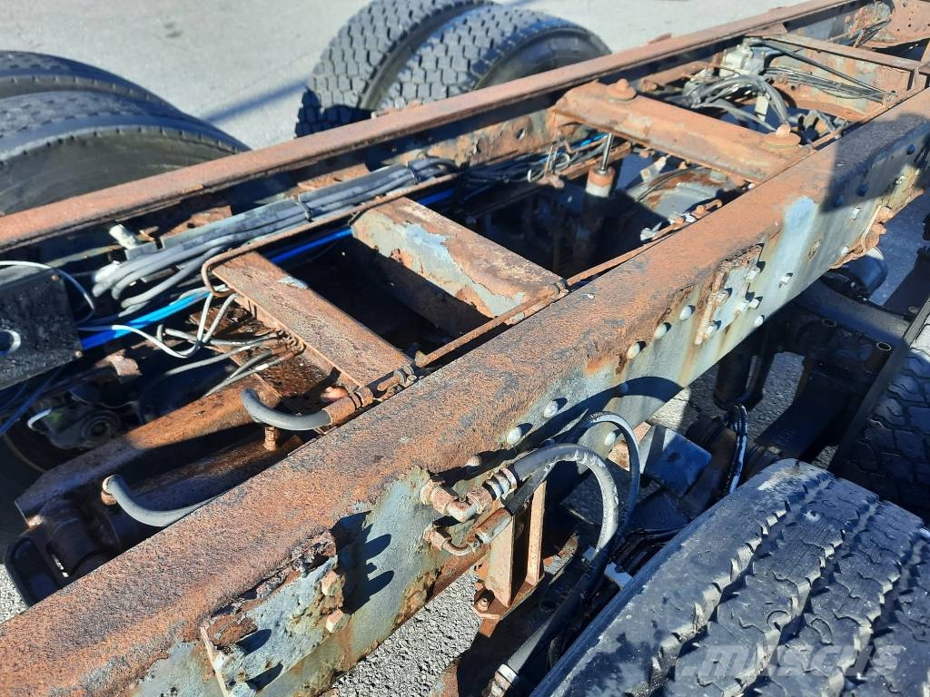 Scania R 144 G Chassis met cabine
