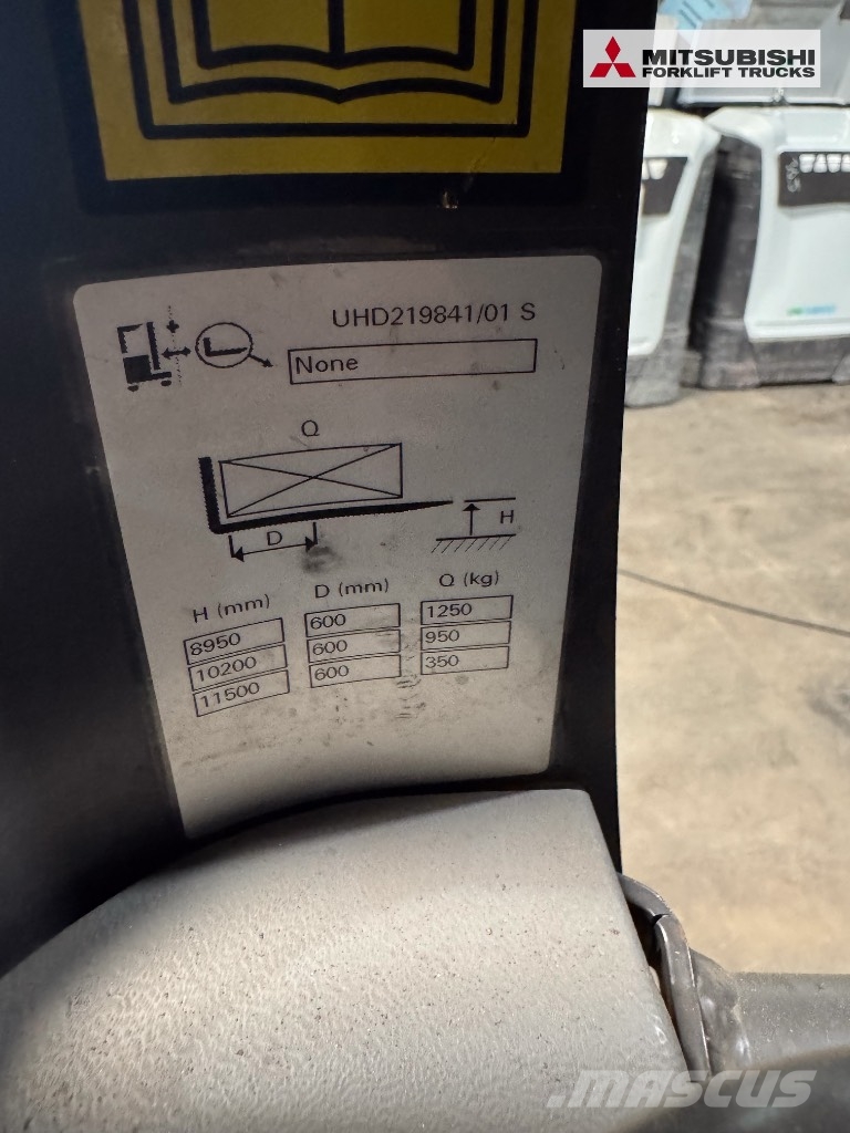 UniCarriers 200DTFVXG1150UHD - 12932 Std. Reach truck