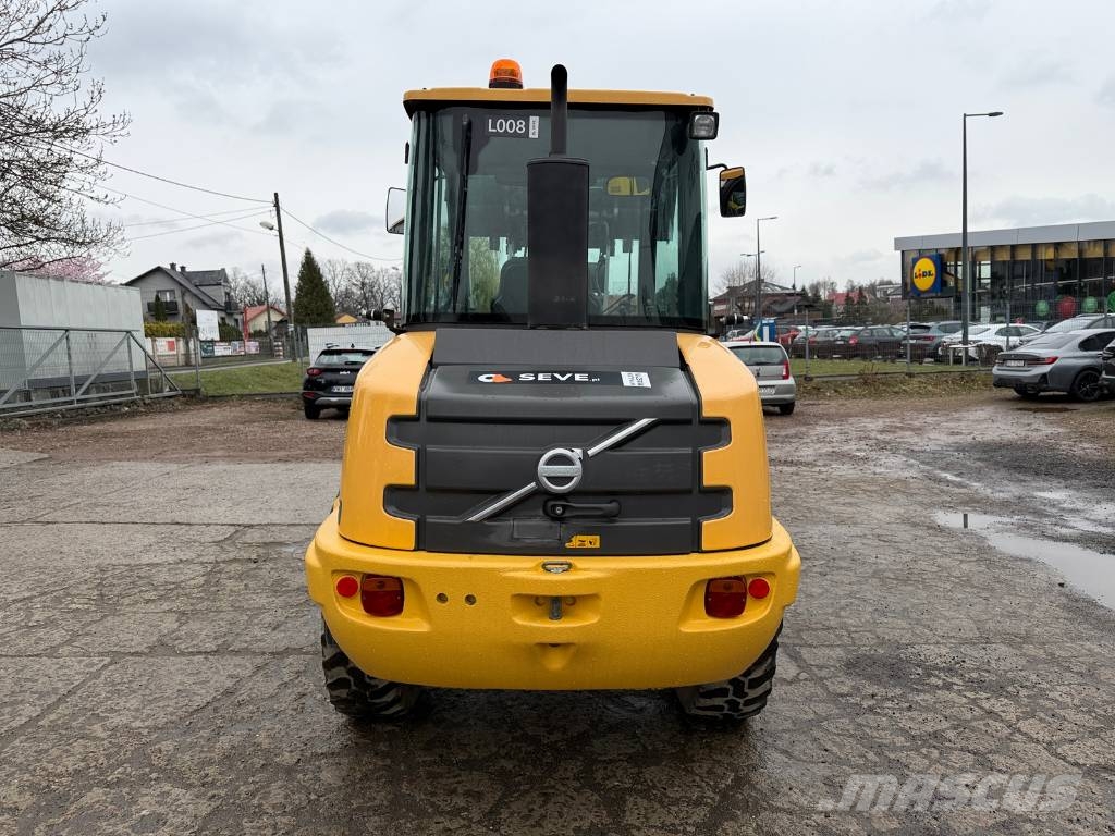 Volvo L 28 F لوادر بعجل