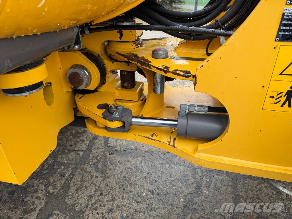 Volvo L 28 F لوادر بعجل