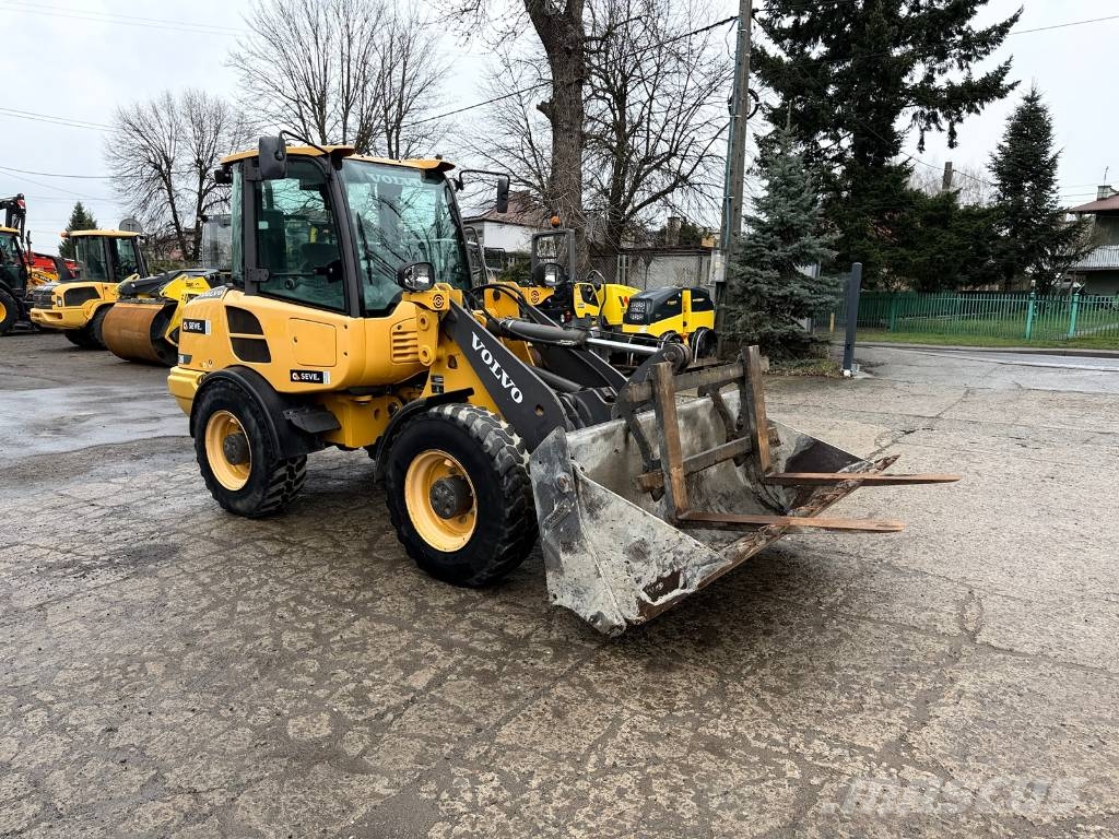 Volvo L 28 F لوادر بعجل