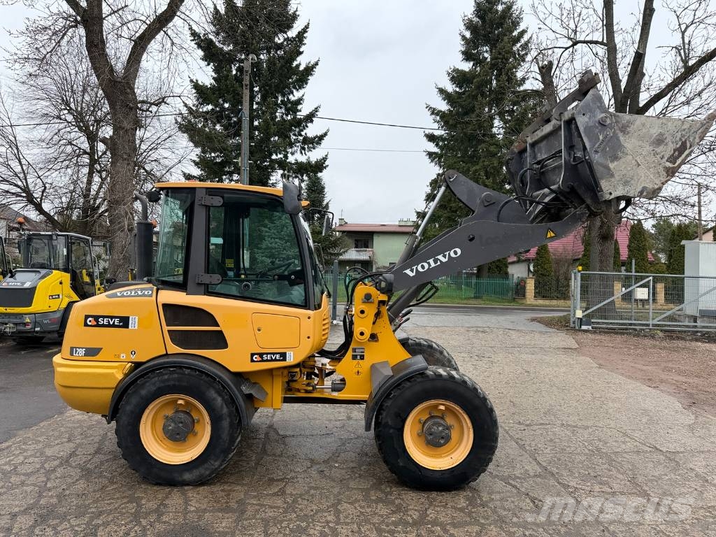 Volvo L 28 F لوادر بعجل