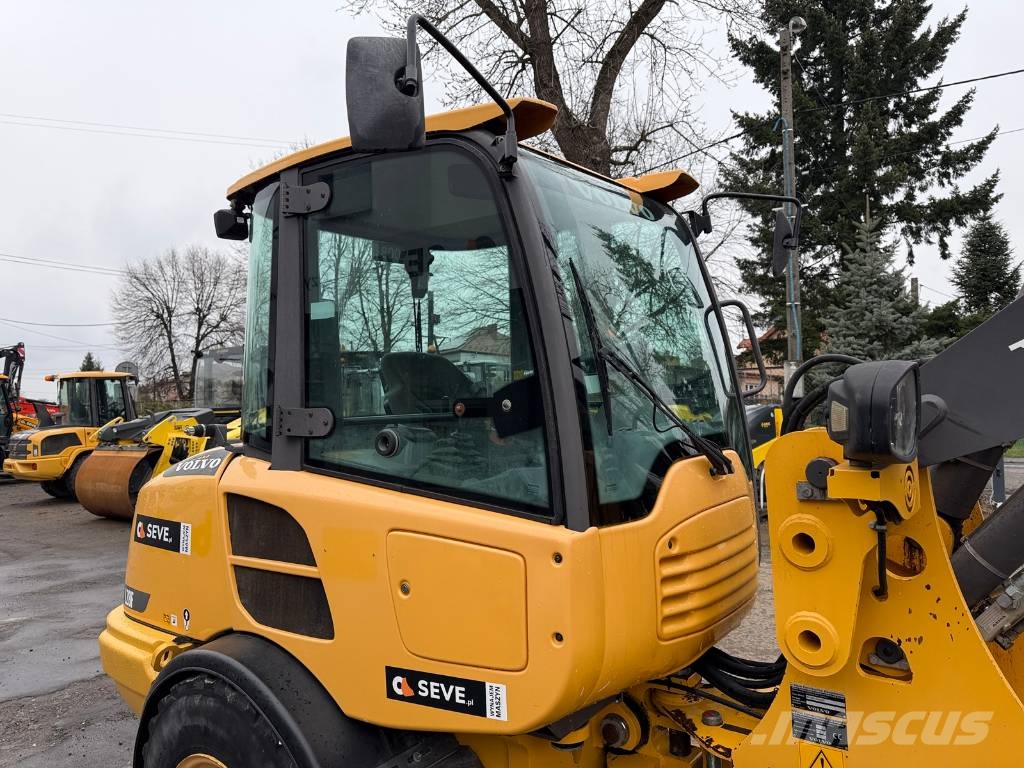 Volvo L 28 F لوادر بعجل