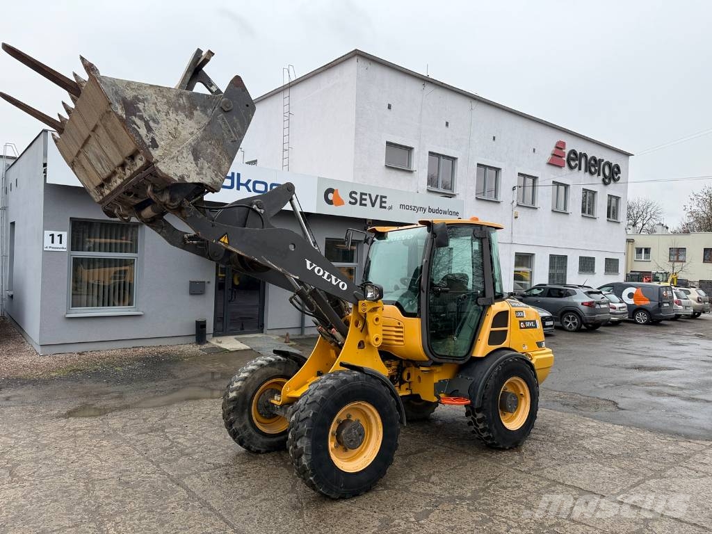 Volvo L 28 F لوادر بعجل