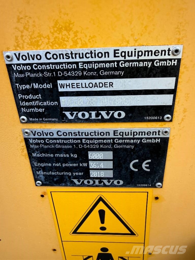 Volvo L 28 F لوادر بعجل