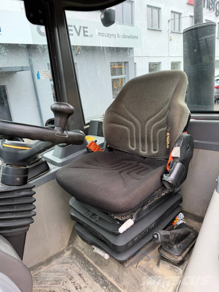 Volvo L 28 F لوادر بعجل