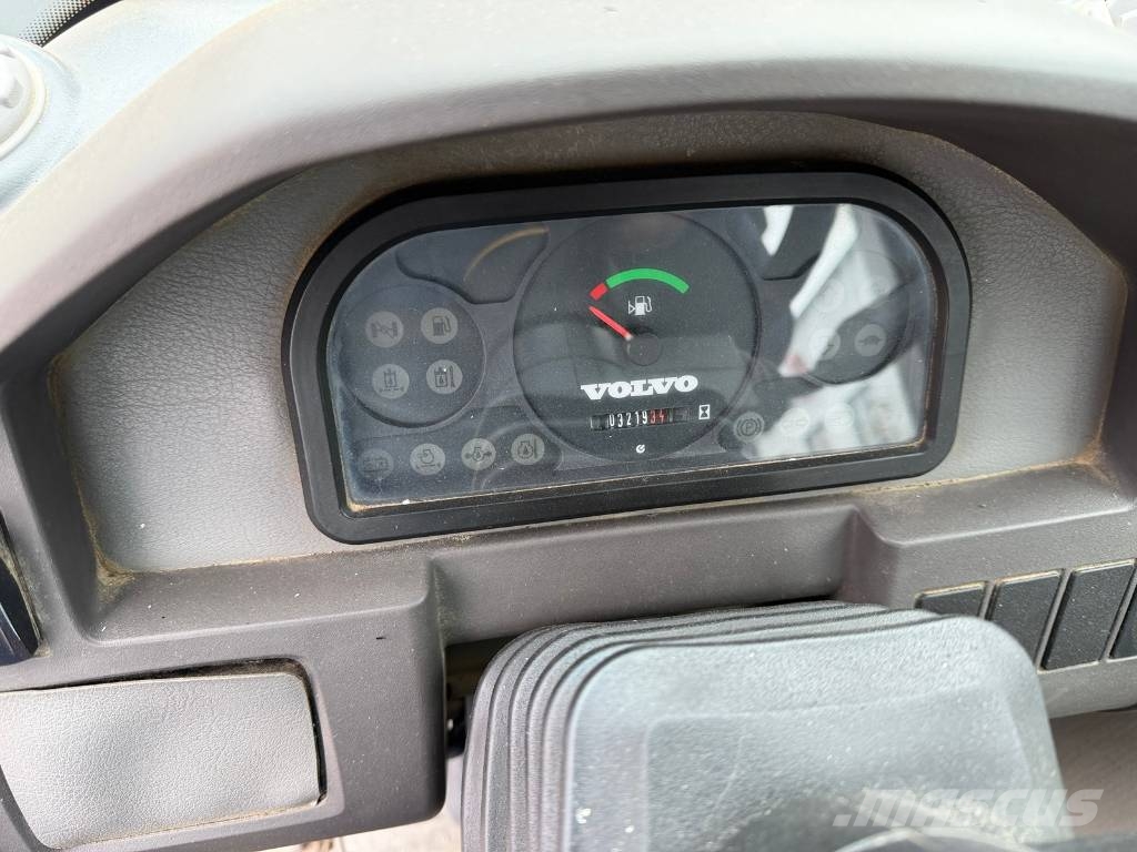 Volvo L 28 F لوادر بعجل