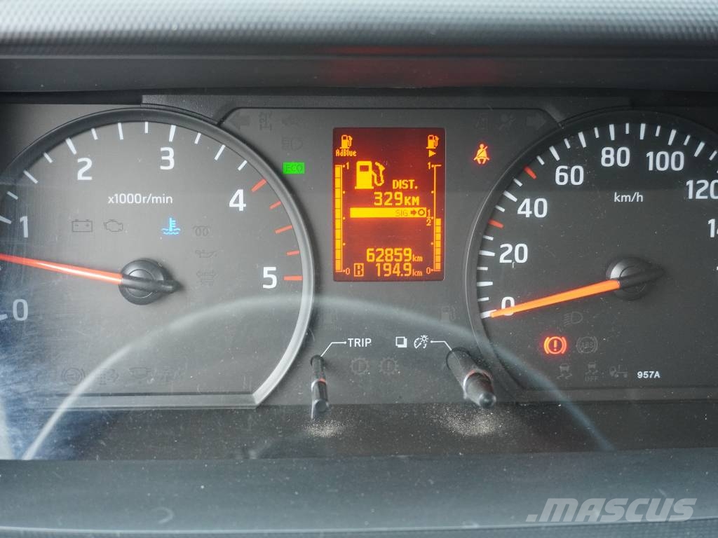 Nissan NT400 35.13 **62.000** Camion cu prelata