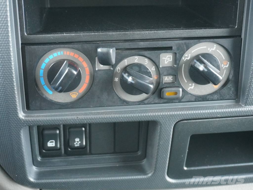 Nissan NT400 35.13 **62.000** Camion cu prelata