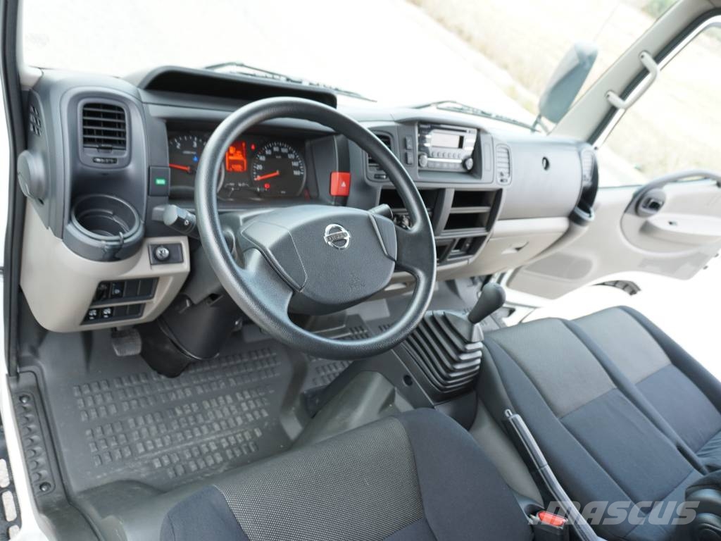 Nissan NT400 35.13 **62.000** Camion cu prelata