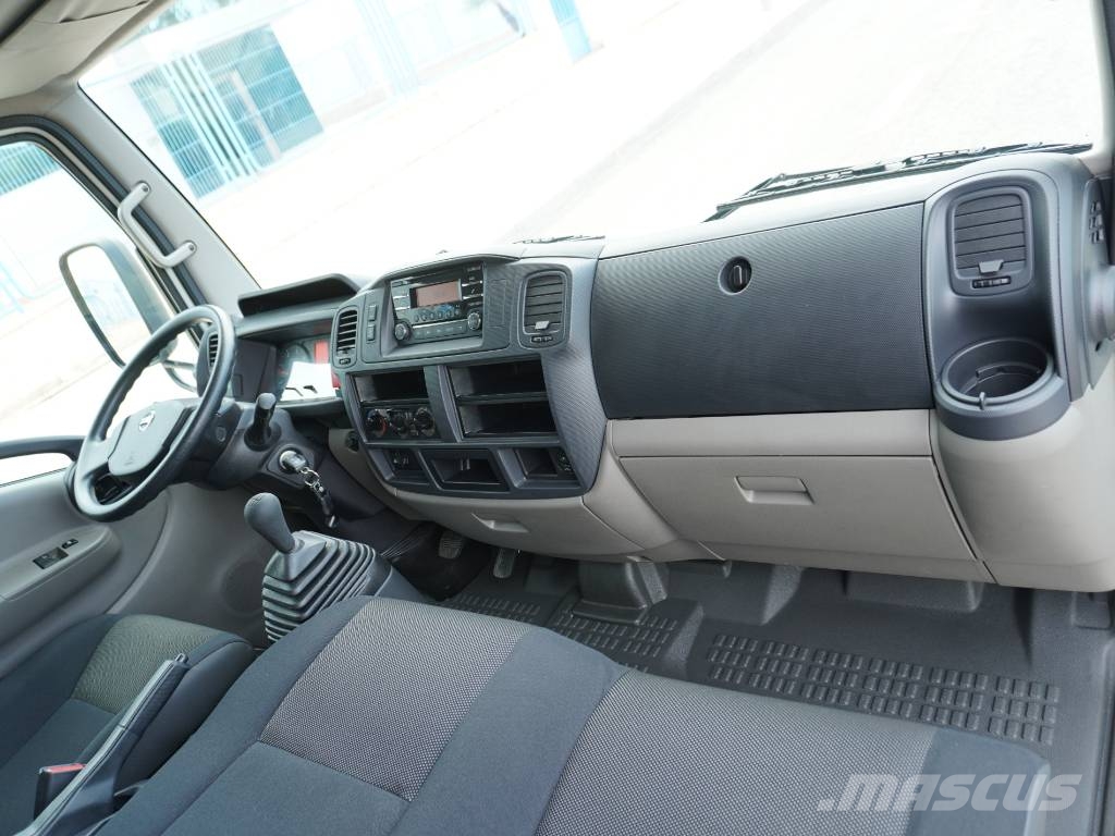 Nissan NT400 35.13 **62.000** Camion cu prelata
