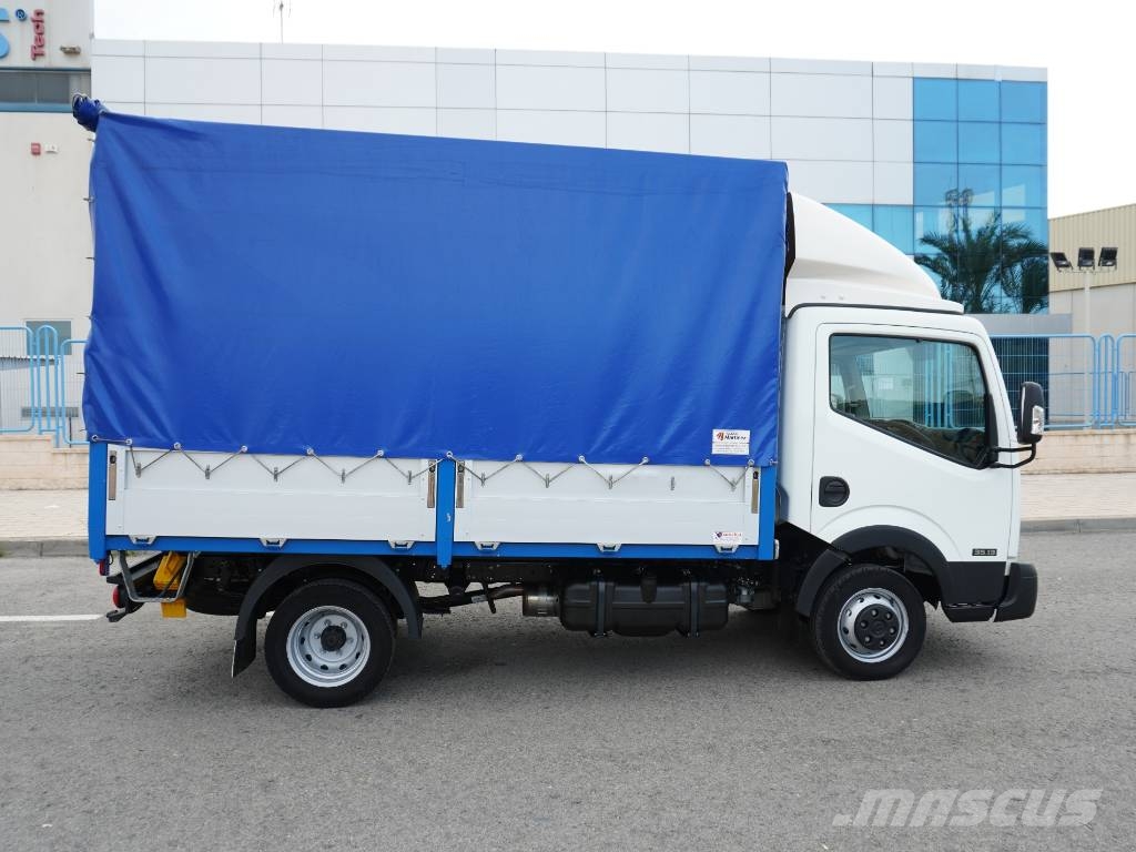Nissan NT400 35.13 **62.000** Camion cu prelata