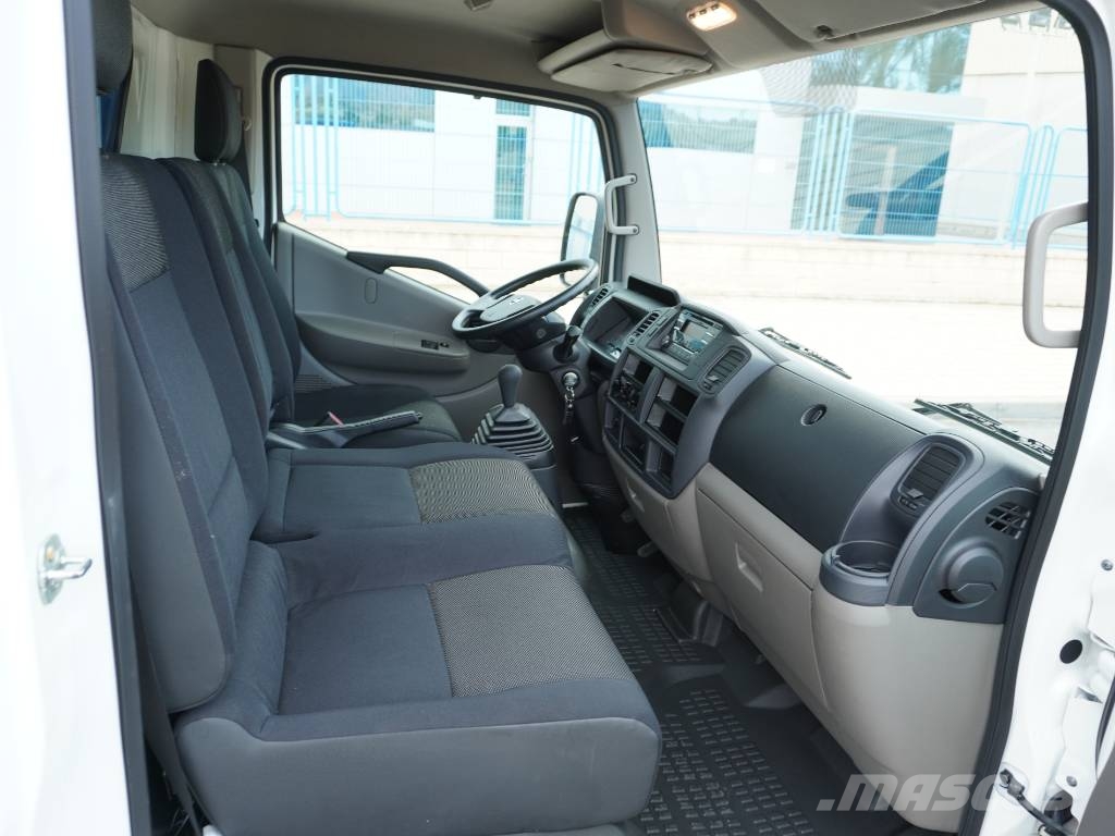 Nissan NT400 35.13 **62.000** Camion cu prelata