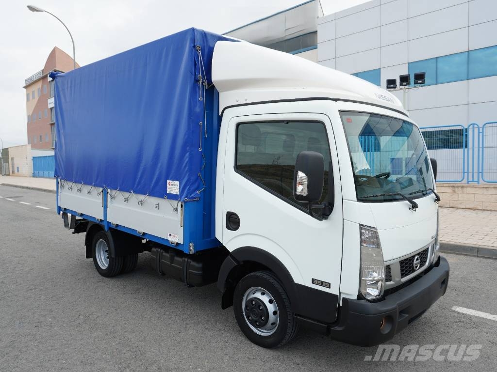 Nissan NT400 35.13 **62.000** Camion cu prelata