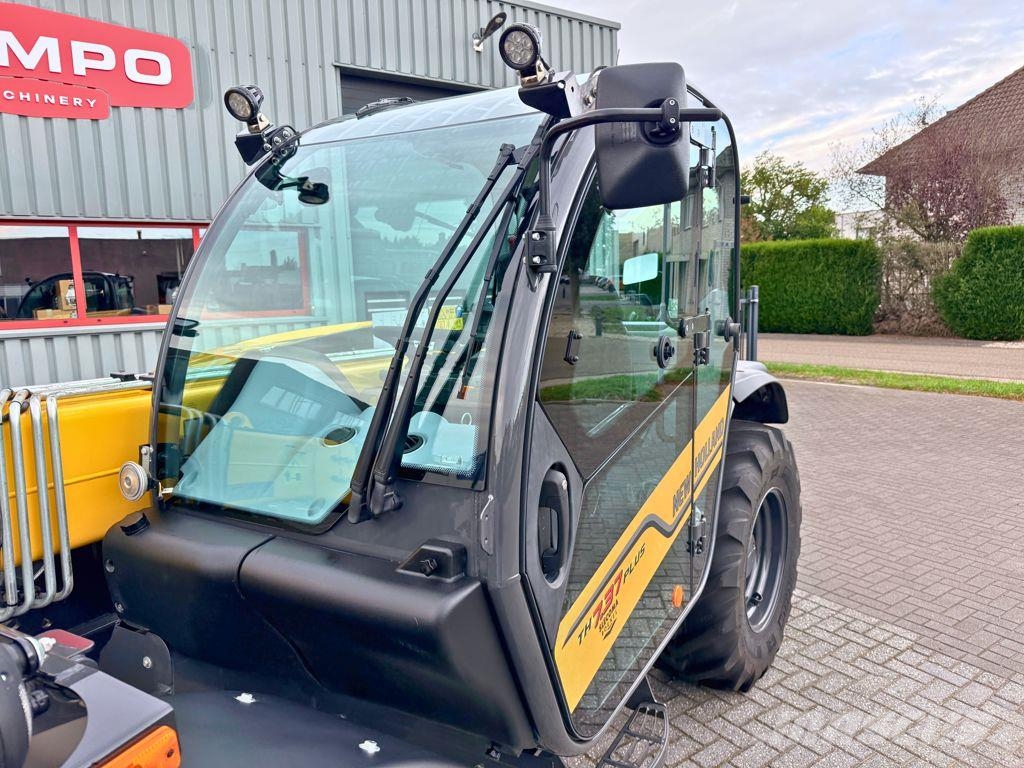 New Holland TH7.37 Plus Teleskopiskie manipulatori