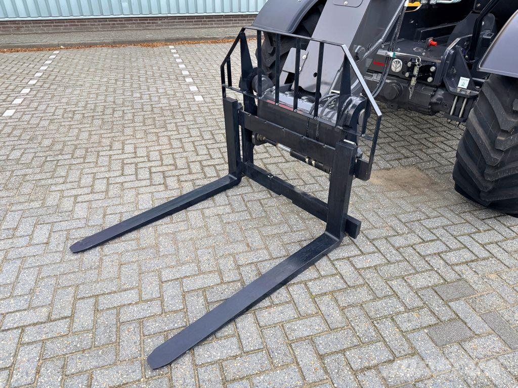 New Holland TH7.37 Plus Teleskopiskie manipulatori