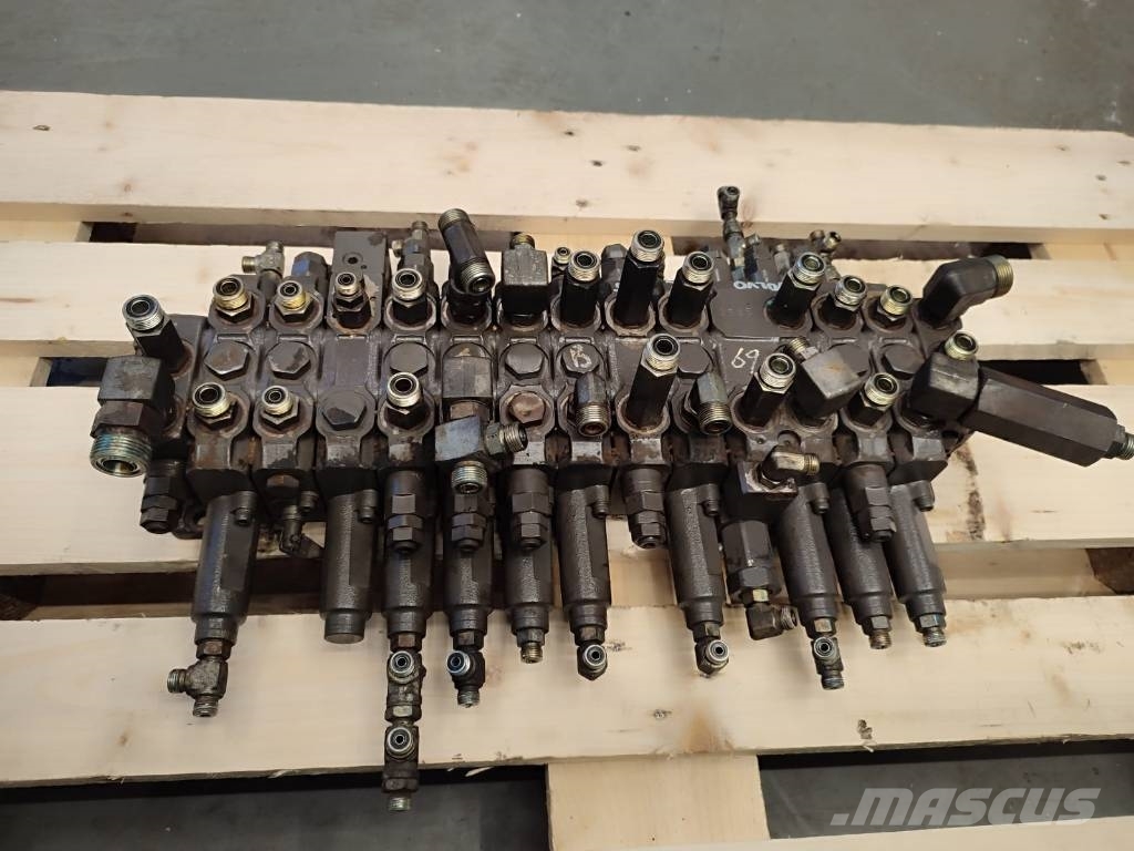 Volvo Hydraulic distributor MCV 11 14587091 Volvo EC55C Hydraulics