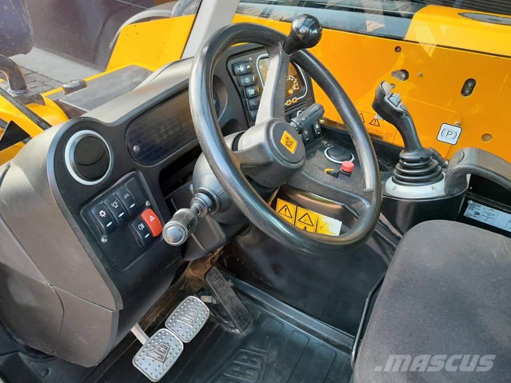JCB 525-60 Agri Plus | Verreiker - Airco - LEASE €800 Teleskopické manipulátory